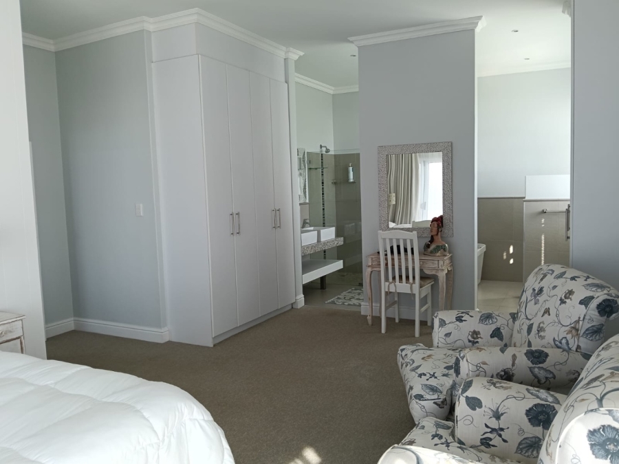 6 Bedroom Property for Sale in Wavecrest Eastern Cape